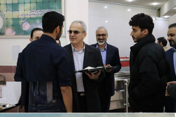 بازدید سرزده سرپرست دانشگاه علوم پزشکی مازندران از سلف دانشجویی و گپ و گفت صمیمانه با دانشجویان